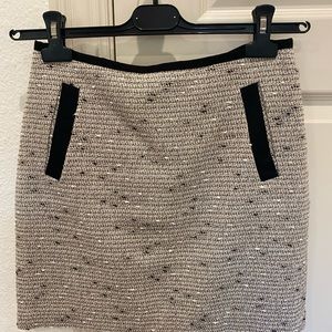 Beautiful mini skirt! Gold white and black. Perfect for the holiday season.